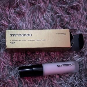 Hourglass Veil Mineral Primer - Black and Gold Packaging